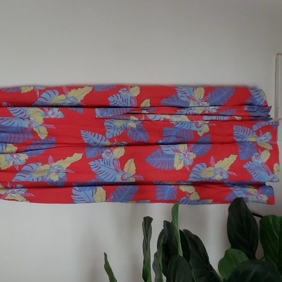 Lulu's red floral maxi dress, smocked bodice and arms, slit, womens size large - Picture 3 of 7